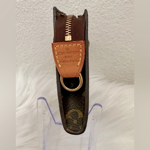 LOUIS VUITTON Monogram PM Bucket Pouch - Picture 3 of 7